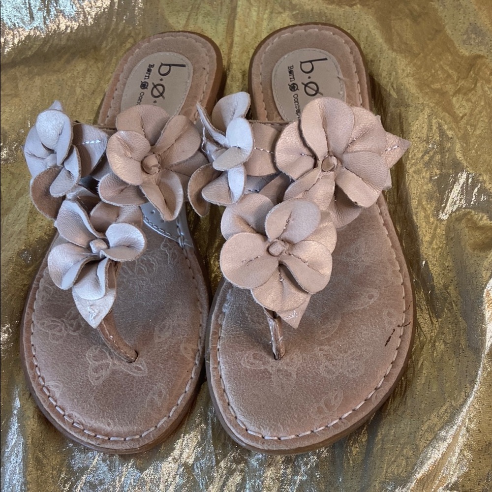 b.o.c. Women's Tan Floral Sandals - Picture 2 of 5